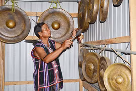 Nặng lòng với văn hóa dân tộc