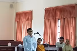 Trộm điện thoại rồi đăng "clip nóng" của nạn nhân lên Facebook tống tiền