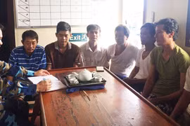 Tàu Hải quân cứu 7 ngư dân tàu cá Phú Yên