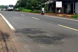 "Dải lụa" 14 ngàn tỷ qua Tây Nguyên bắt đầu "rách vá"