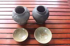 Phát hiện 4 đồ gốm cổ thời Lý - Trần