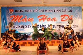 Gia Lai: Giao lưu văn nghệ chủ đề "Màu hoa đỏ"