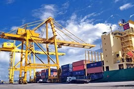 Nhập siêu gần 880 triệu USD trong nửa đầu tháng 7