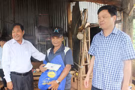 Chủ nhiệm Ủy ban Kiểm tra Tỉnh ủy thăm gia đình chính sách