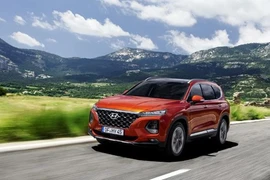 Hyundai Sante Fe mới có giá từ 1 tỷ đồng tại Anh