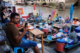 Ăn trưa Đà Lạt, ăn xế Bangkok