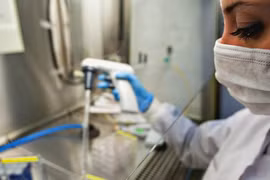 Thử nghiệm vắc-xin phòng HIV mới trên người cho kết quả khả quan