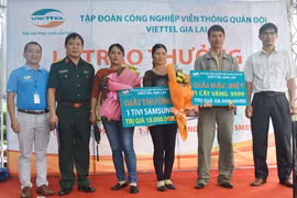 Chi nhánh Viettel Gia Lai: Trao 1 cây vàng 9999 cho khách hàng may mắn