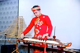 Bộ sưu tập băng, đĩa nhạc "khủng" của chàng trai 9X