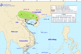 Áp thấp tiến sát biên giới Việt-Trung, miền Bắc mưa to