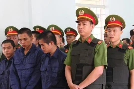 10 đối tượng gây rối ở Bình Thuận lãnh án