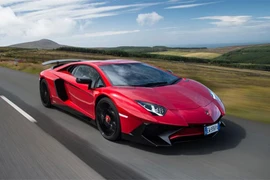 Lamborghini triệu hồi 8 siêu xe vì có thể rơi bánh