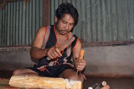 Người đưa tượng gỗ dân gian Gia Lai... xuất ngoại