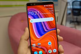 HTC trình làng smartphone U12 Plus trang bị 4 camera