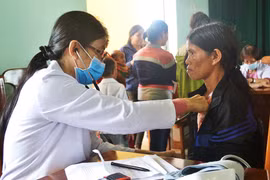 Đoàn thiện nguyện TP. Hồ Chí Minh tặng quà cho người nghèo Gia Lai