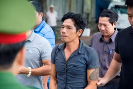 Nghi phạm giết người ra đầu thú sau hơn một ngày gây án