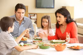 Tranh luận với con 2.000 lần mỗi năm nhưng cha mẹ chỉ thắng một nửa