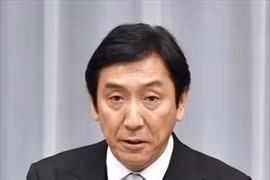 Bộ trưởng Thương mại Nhật Bản từ chức vì bê bối tiền và hoa viếng đám ma