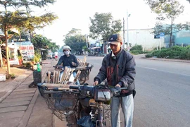 Những người "xà beng, cuốc xẻng..."