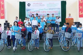 Hội Bảo tồn lan rừng Việt Nam: Tiếp bước trò nghèo đến trường