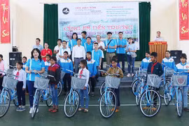 Hội Bảo tồn lan rừng Việt Nam: Tiếp bước trò nghèo đến trường