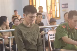 Lãnh án vì ném đá gây chết đối tượng lái xe lạng lách