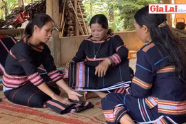 Độc đáo thổ cẩm làng Bồ