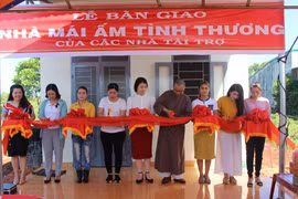 Bàn giao mái ấm tình thương tại xã Bàu Cạn