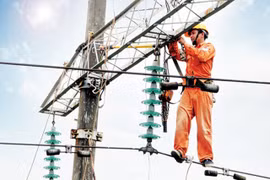 Sắp thiếu điện nghiêm trọng, Việt Nam sẽ phải tăng nhập từ Trung Quốc?