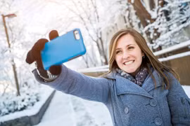 Các nhà khoa học lý giải tại sao chúng ta thích chụp ảnh tự sướng