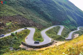 "Nín thở" trên những con đèo Hà Giang đẹp không kém Mã Pí Lèng