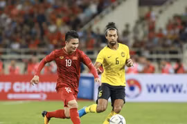 "Người hùng" Quang Hải nhận thưởng nóng 300 triệu đồng