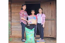 Giúp học trò nghèo thỏa ước mơ con chữ