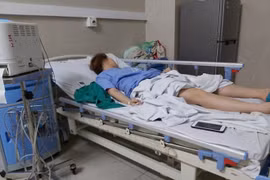 Cô gái co giật sau khi hút mỡ, bơm ngực tại thẩm mỹ viện