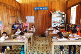 'Cõng con chữ' lên đỉnh Ngọc Linh