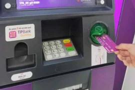 Sớm chuyển đổi sang thẻ chip để không mất tiền khi sử dụng thẻ ATM