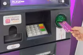 Sớm chuyển đổi sang thẻ chip để không mất tiền khi sử dụng thẻ ATM