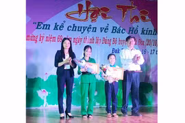 Em kể chuyện về Bác Hồ kính yêu