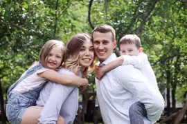 Con cái nhận gien xinh đẹp, thông minh, bệnh tật từ cha hay mẹ?