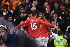 'Siêu dự bị' Lallana cứu Liverpool 'thoát chết' trước M.U