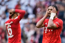 Bayern thua sốc tại Allianz, Dortmund đánh rơi chiến thắng