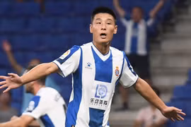 Wu Lei đi vào lịch sử bóng đá Trung Quốc tại cúp châu Âu