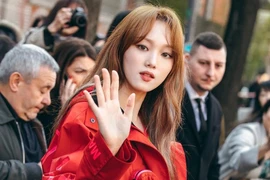 Lee Sung Kyung luôn ăn mặc chất dù đi sự kiện hay xuống phố