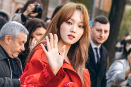 Lee Sung Kyung luôn ăn mặc chất dù đi sự kiện hay xuống phố