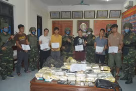 Phá đường dây ma túy "khủng" xuyên quốc gia, bắt 6 nghi phạm và nhiều vũ khí nóng