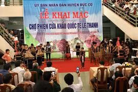 Khai mạc Chợ phiên Cửa khẩu Quốc tế Lệ Thanh