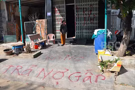 Con vay 'tín dụng đen' sửa tàu vỏ thép, cha bị côn đồ đòi nợ