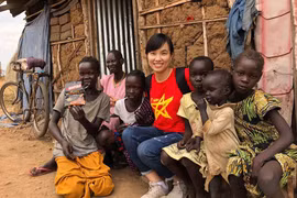 Nữ chiến sĩ mũ nồi xanh Việt Nam làm lay động trái tim bao người Nam Sudan