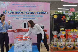Siêu thị Co.op Mart Pleiku: Bốc thăm trúng thưởng "Mừng khuyến mãi-rinh quà to"