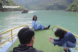 Ngồi thuyền sông Nho Quế, ngắm hẻm vực kỳ vĩ bậc nhất Việt Nam